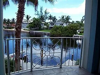 Britannia Villas Seven Mile Beach 0*,